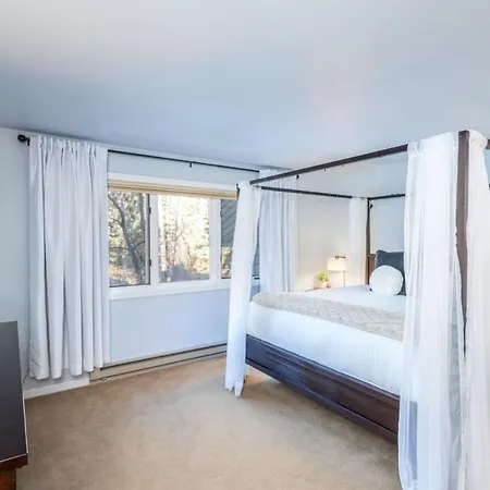 Riverside Dream! Quiet Spot W Deck, 5 Min Walk To Gondola & Main St, Apartment