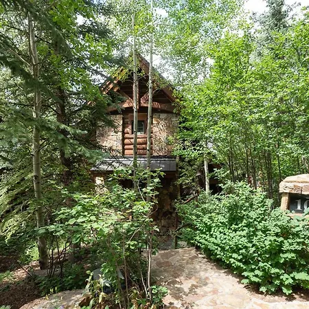 New! Chic European Style Cabin, Short Walk To