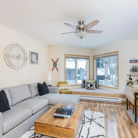 Modern Comfort On River Trail - Mountain Views, Hot Tub Apartment