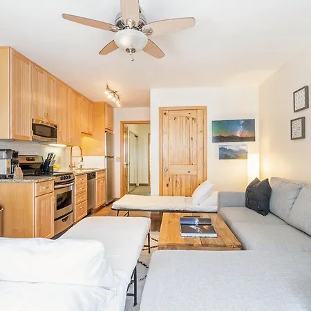 Modern Comfort On River Trail - Mountain Views, Hot Tub Apartment