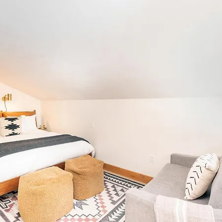 526 - A True Mountain Retreat In Beautiful Town,