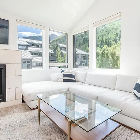 New! Contemporary Style - Hot Tub & 2 Mins Walk To * Telluride