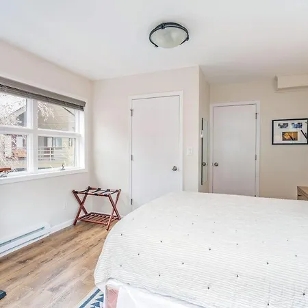 Cloud Nine, Walk To Gondola, Floor On River & Hot Tub Apartment
