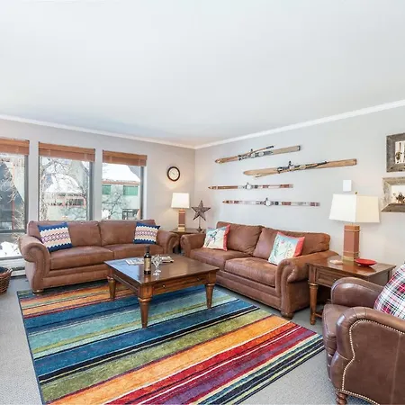 West End Winner - Hot Tub, Parking, Open Kitchen & Living Space * Telluride
