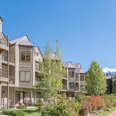 Modern Comfort On River Trail - Mountain Views, Hot Tub Apartment *