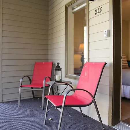 Modern Comfort On River Trail - Mountain Views, Hot Tub Apartment