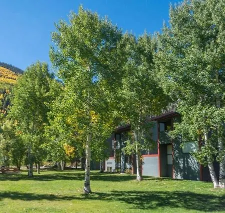 New! Contemporary Style - Hot Tub & 2 Mins Walk To Telluride
