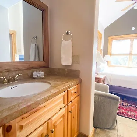 2br Mountain Luxury Skiin Out Amenities