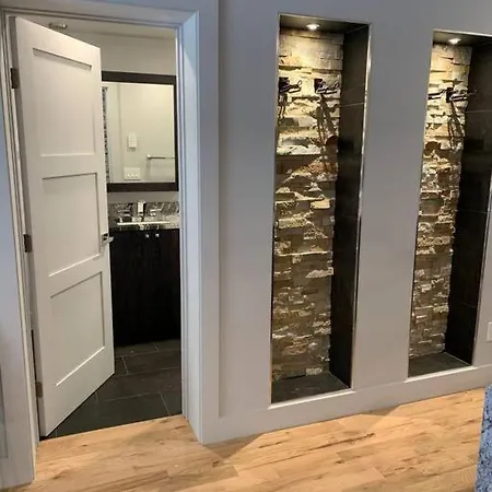Luxurious1br In Town And Steps To The Gondola Holiday home *