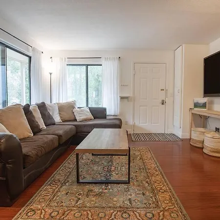 Apartment The Creekside Retreat: Steps To Of