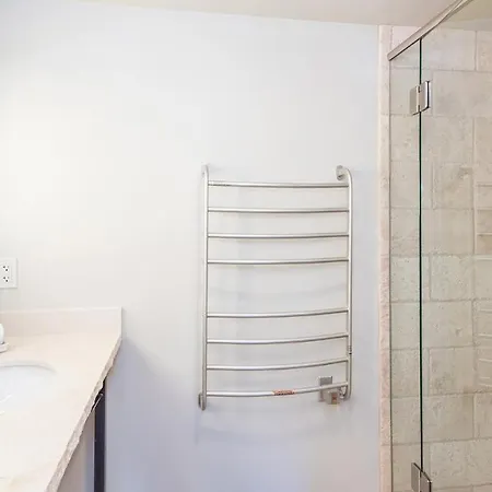 Columbia Hotel 4*