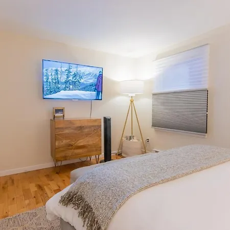 Family Friendly Mainstreet Townhome *