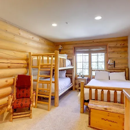 Holiday home Ski-in/ski-out Mountain Village W/ Hot Tub! *