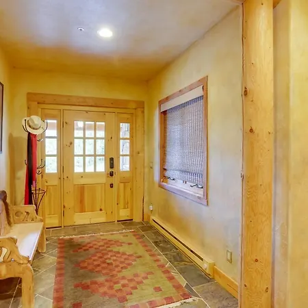 Ski-in/ski-out Mountain Village W/ Hot Tub! *