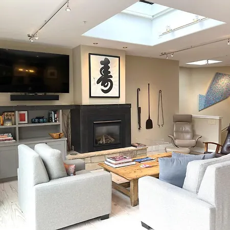 Penthouse #2 At Diamondtooth - Location And Views! *