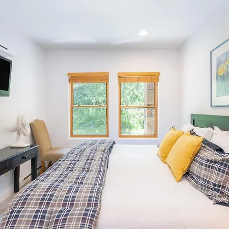 Bear Creek 205 By Alpine