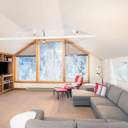 Holiday home Three Bedroom Boasts Great Views Of The Area! *