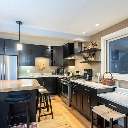 Renovated Close To Lift 7 And The Grocery Store Holiday home