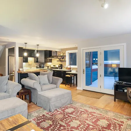 Renovated Close To Lift 7 And The Grocery Store