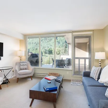 Deluxe Unit With Unbeatable Deck Views *