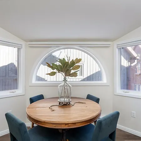 Holiday home Newly Remodeled 2nd Floor Lulu