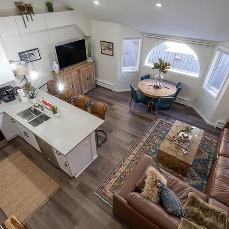 Newly Remodeled 2nd Floor Lulu Holiday home Telluride
