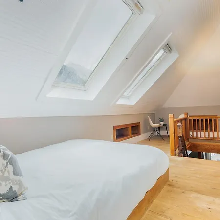 Ajax Loft Apts *