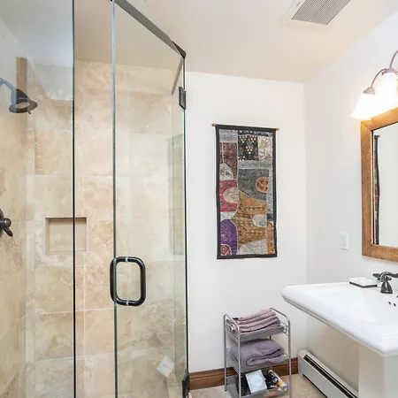 Renovated Close To Lift 7 And The Grocery Store