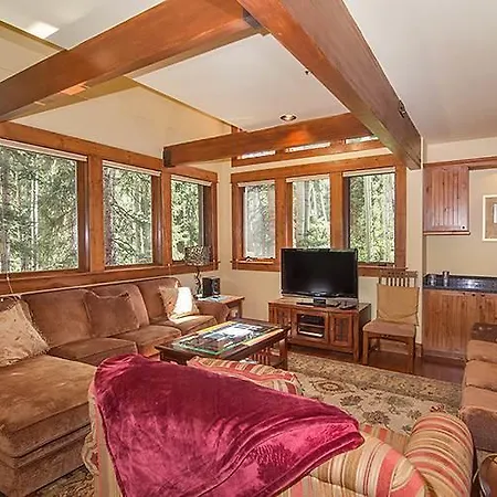 Lorian - 3 Bedroom Condo, Mountain View #20 *