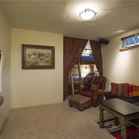 Adams Ranch Retreat - 4 Bedroom + Private Hot Tub * Telluride