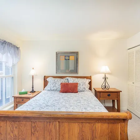 Cozy Two Bedroom In The Middle Of It All! Holiday home