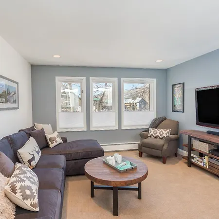 Holiday home In Out 2nd Floor Sweetly Updated *