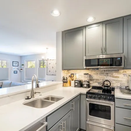 Sweet Updated In Out 1 Bedroom Etta Place Too Holiday home *