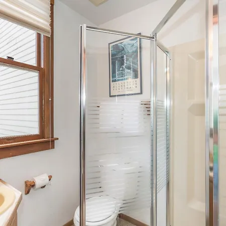 Classic Condo, Steps To Chair 7 And On Shuttle Route Holiday home *