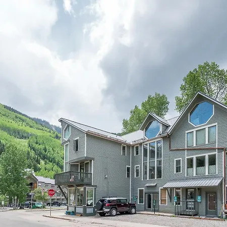 Classic Condo, Steps To Chair 7 And On Shuttle Route Holiday home