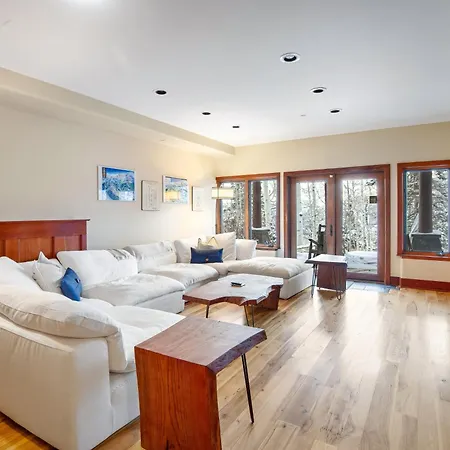 Crystal View Apartment