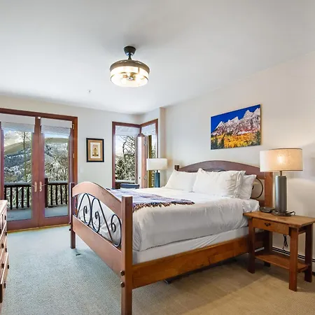 Crystal View Apartment