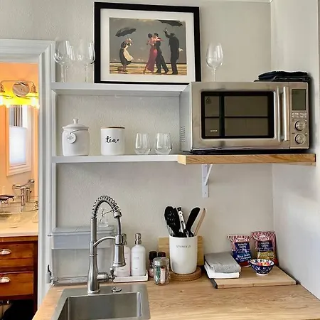 Beautiful Modern In-town Studio With Kitchenette Walk To Gondola, Center Of Town! *