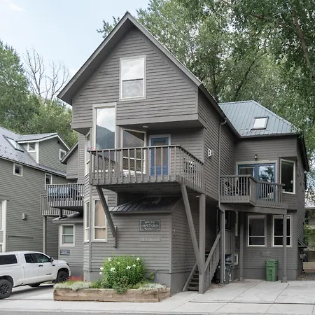 Tri-level Condo, Close To Coonskin Lift!