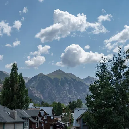 Holiday home Tri-level Condo, Close To Coonskin Lift!