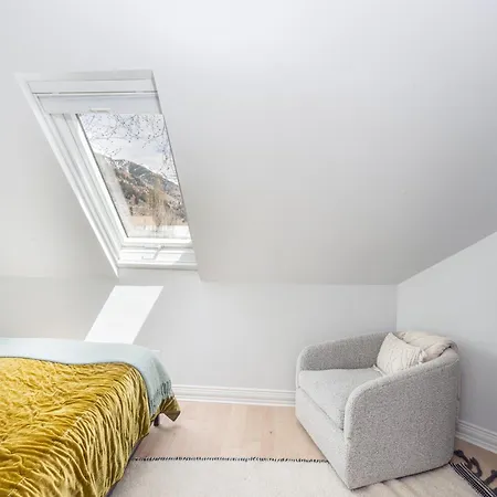 Tri-level Condo, Close To Coonskin Lift!