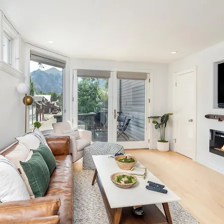 Tri-level Condo, Close To Coonskin Lift! *