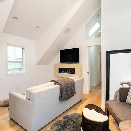 Will Brand New Mountain Contemporary Holiday home *