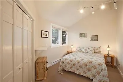 West Willow Apartment