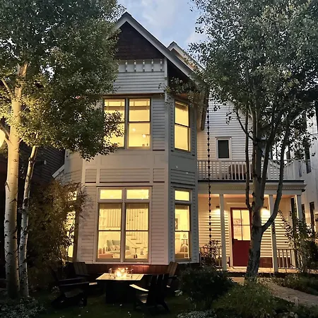 425 Depot Ave Holiday home *