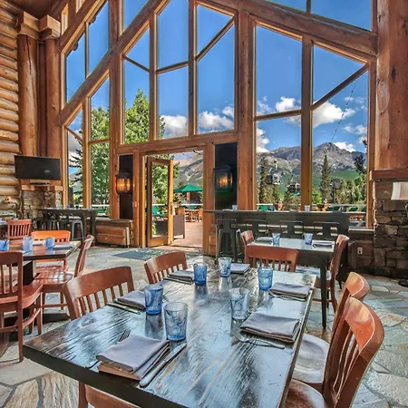 Mountain Lodge *