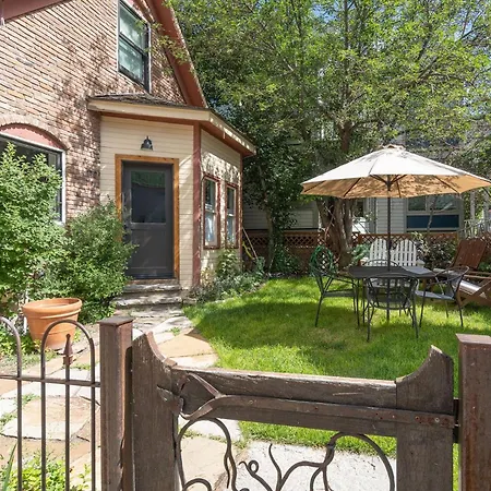 Holiday home Twin Bricks Mountain Retreat: Historic Luxury Steps From Gondola