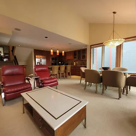 Spacious 3 Bedroom Easy Walk To Grocery Store And Chairlift 7 Holiday home