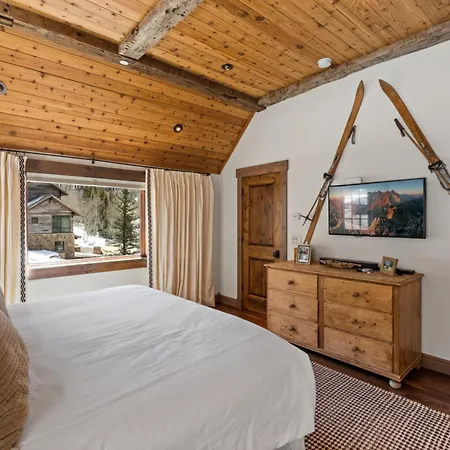 Riverside House With Mountain Views Holiday home *