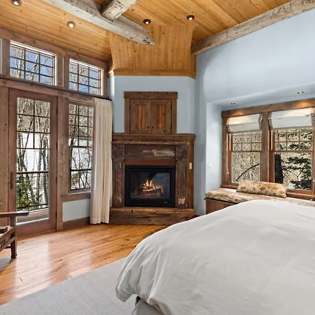 Riverside House With Mountain Views *